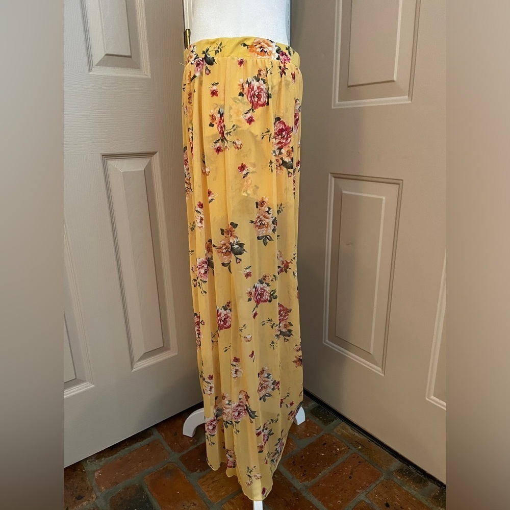 No Boundries yellow floral pull on skort in Jr size XL (15-17). - Picture 3 of 8